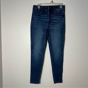 EUC Womens American Eagle Super Stretch Skinny 6 Short Denim Jeans
